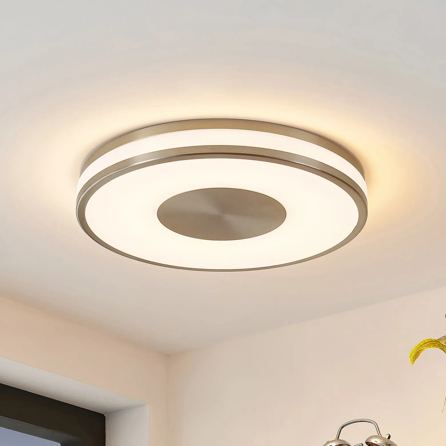 Lindby Fjella plafón LED RGB CCT cambio de color