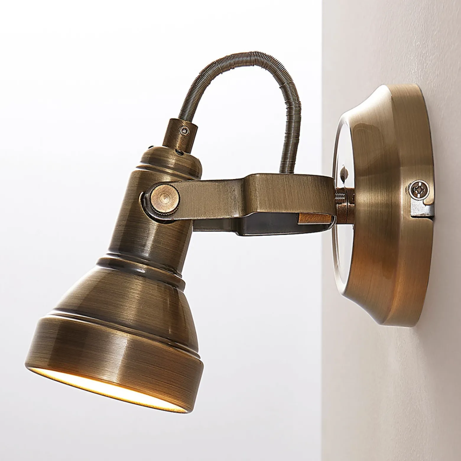 Lindby foco de pared Perseas, latón antiguo, metal, 16 cm, GU10