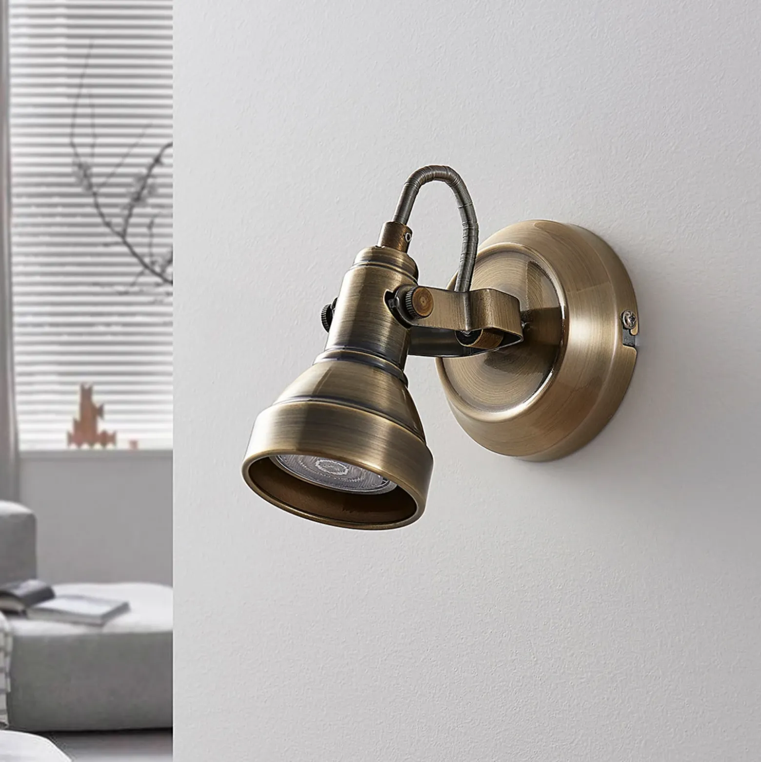 Lindby foco de pared Perseas, latón antiguo, metal, 16 cm, GU10