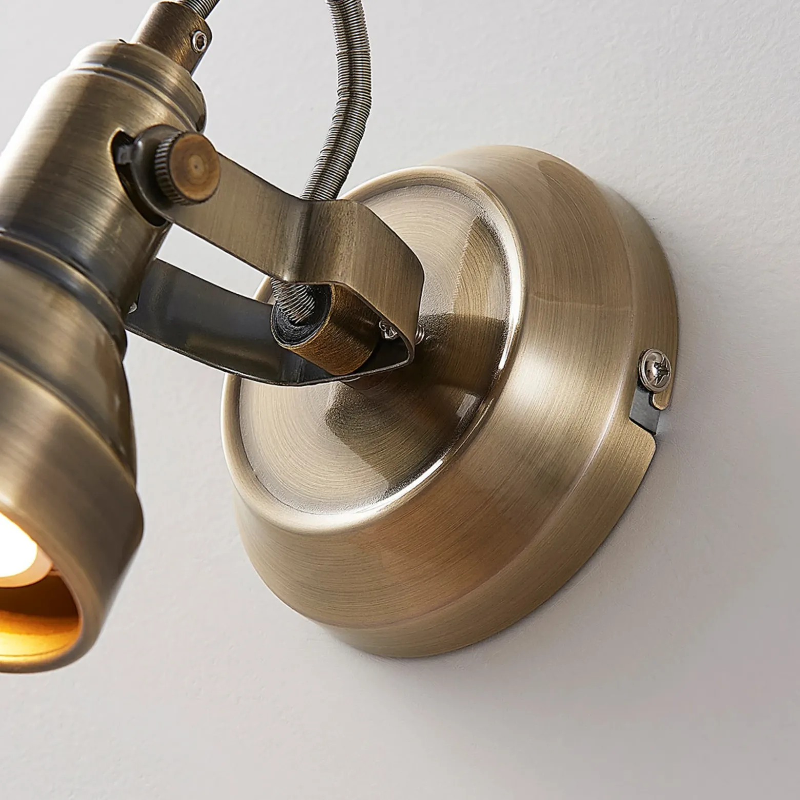 Lindby foco de pared Perseas, latón antiguo, metal, 16 cm, GU10