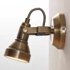 Lindby foco de pared Perseas, latón antiguo, metal, 16 cm, GU10