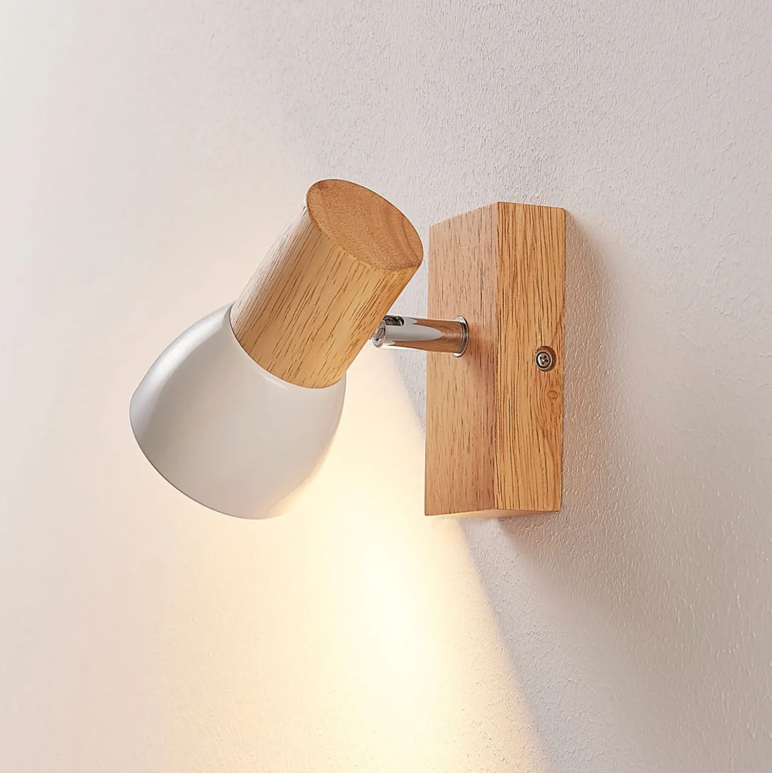 Lindby foco de pared Thorin, 14 cm alto, blanco, madera, E14
