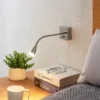Lindby Jolka Brazo de lectura LED, interruptor, níquel