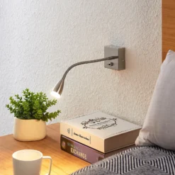 Lindby Jolka Brazo de lectura LED, interruptor, níquel