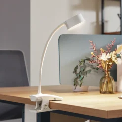 Lindby LED lámpara de pinza recargable Maori, blanco, metal, CCT,