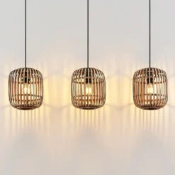Lindby lámpara colgante Canyana, natural, 3 luces, ratán, 105 cm