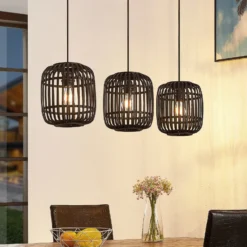 Lindby lámpara colgante Canyana, negra, 3 luces, ratán, 105 cm