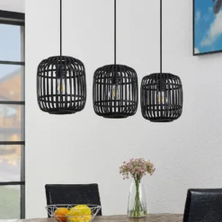 Lindby lámpara colgante Canyana, negra, 3 luces, ratán, 105 cm