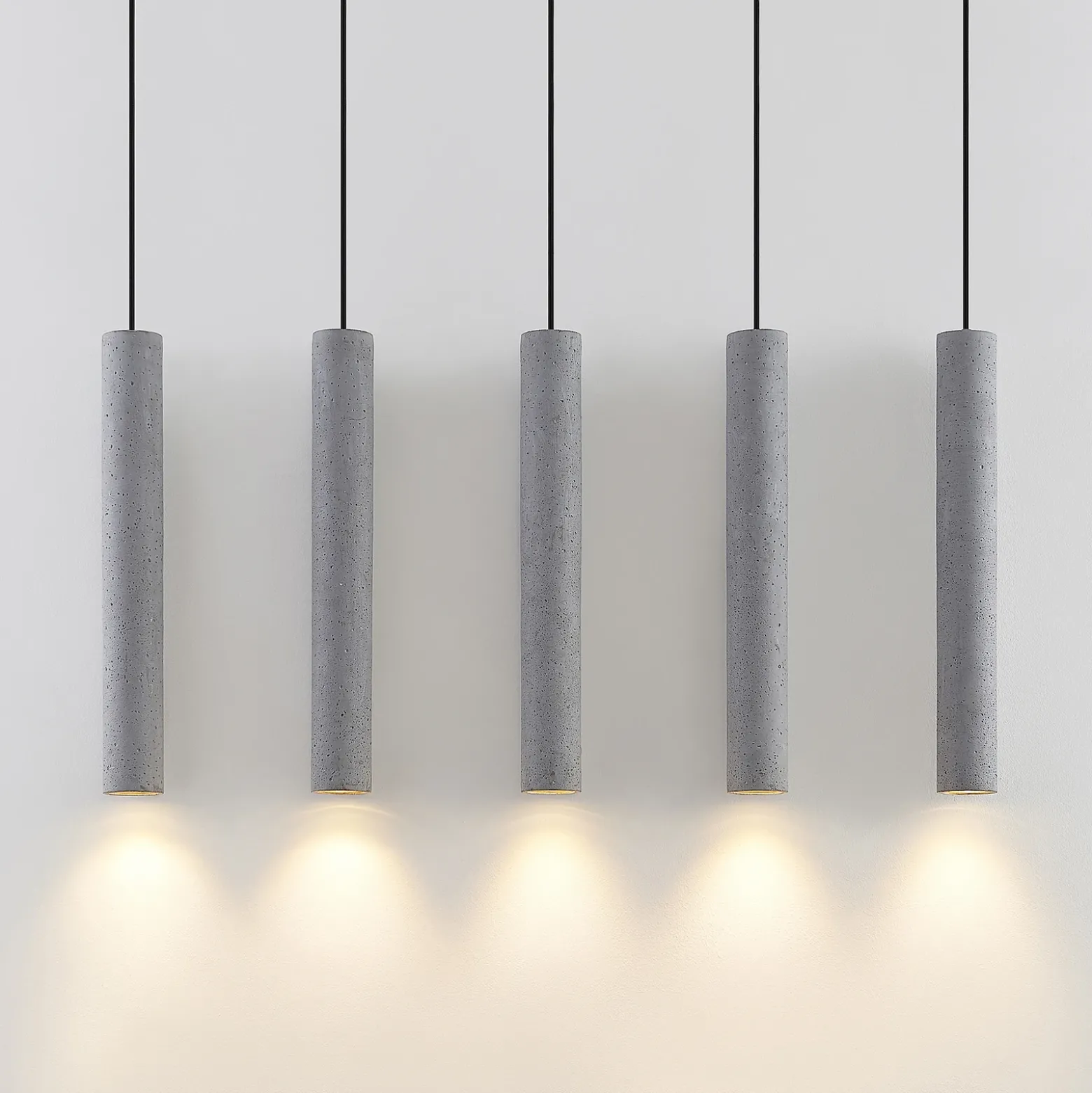 Lindby lámpara colgante Concretto, 100 cm, gris, 5 luces, hormigón