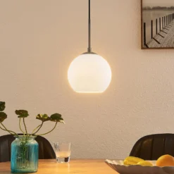 Lindby Lámpara colgante Jurian 1 luz, níquel/opal