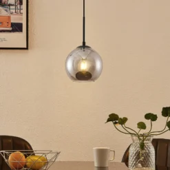 Lindby Lámpara colgante Jurian 1 luz, negro/humo