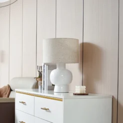 Lindby lámpara de mesa Arved, blanco, textil, cerámica, 46 cm