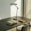 Lindby lámpara de mesa LED Elvir, gris, aluminio, altura 53cm, CCT