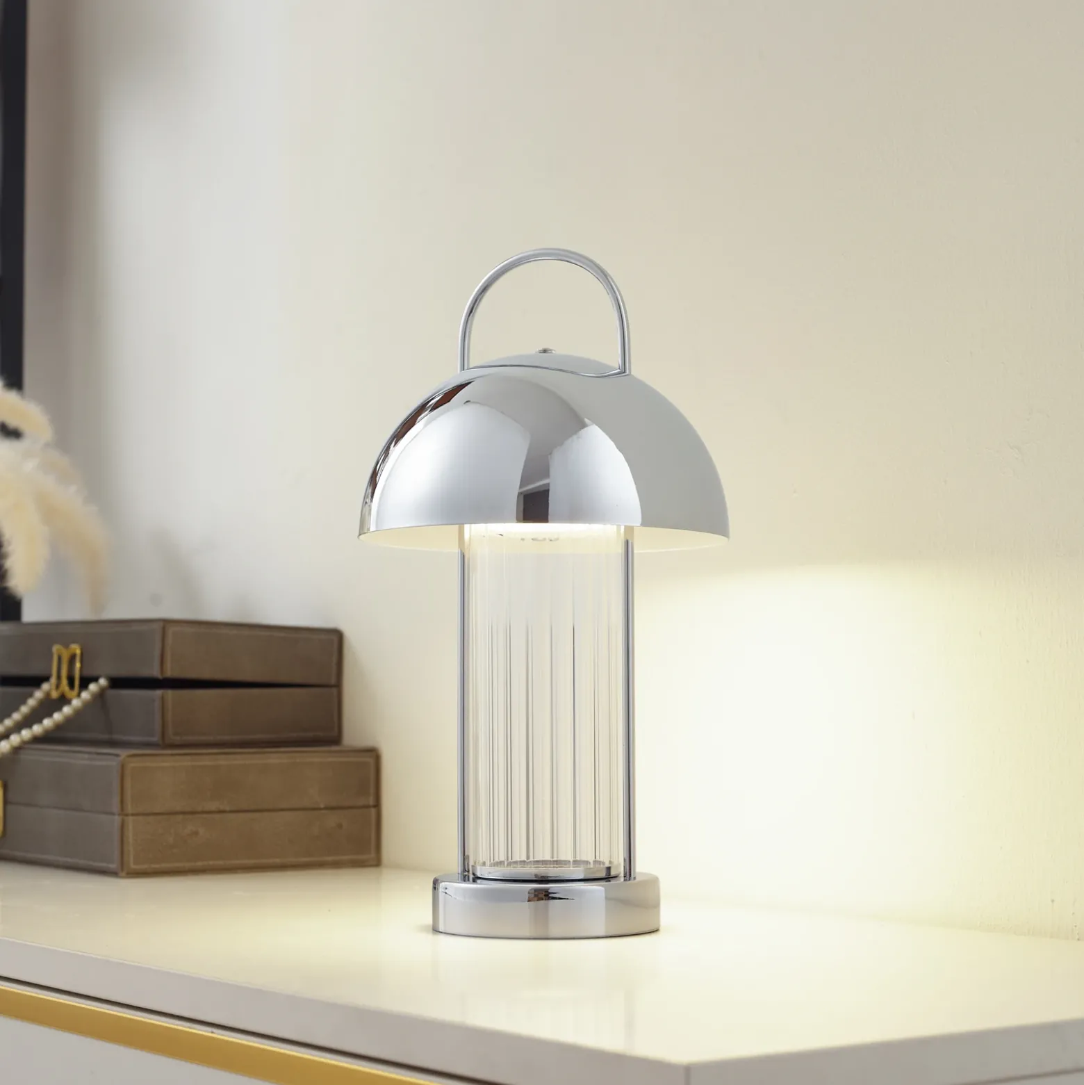 Lindby lámpara de mesa LED recargable Mareli, cromo, metal, Ø 18 cm