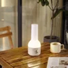 Lindby lámpara de mesa LED recargable Isaline, beige, atenuable, IP44