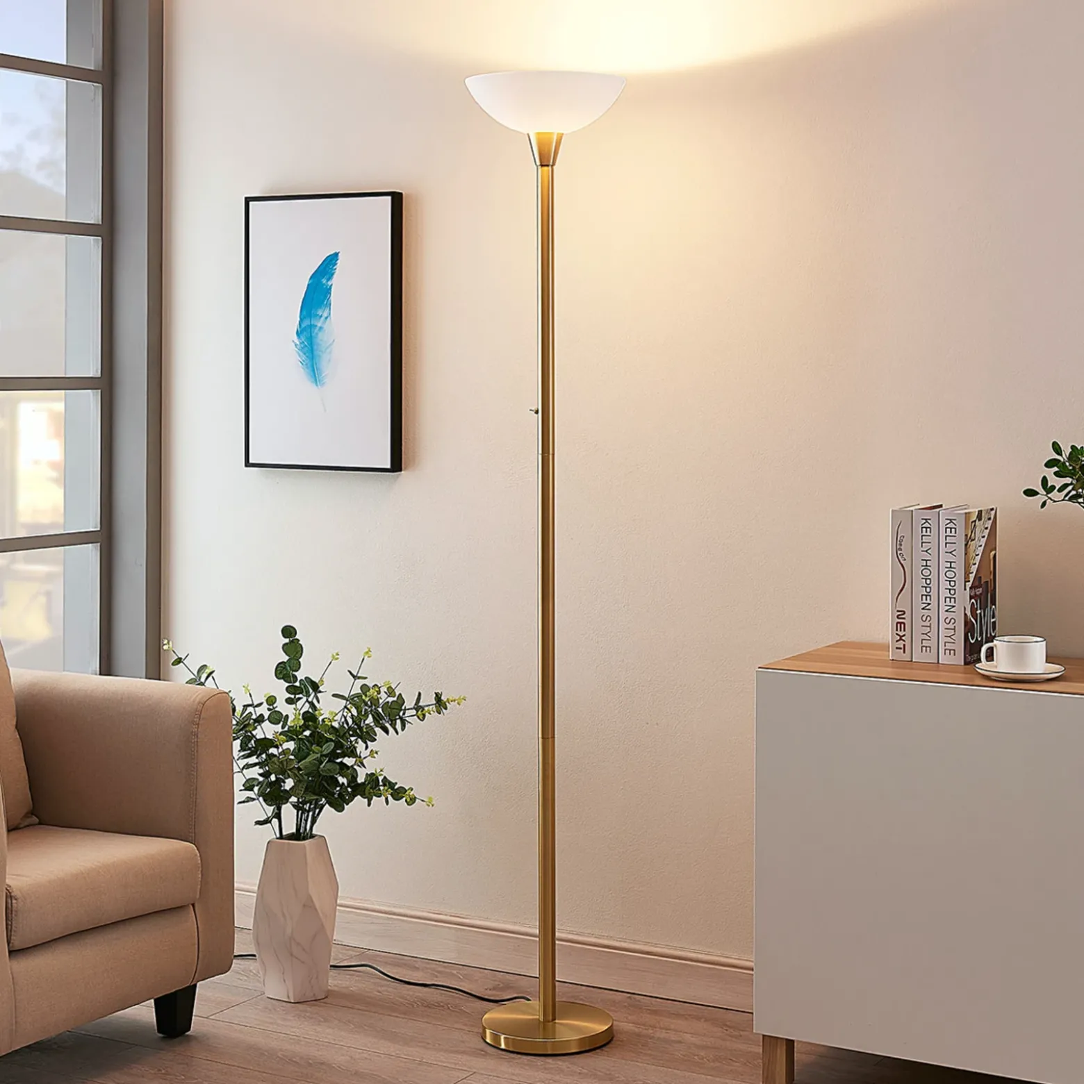 Lindby lámpara de pie Ignacia, color latón, cristal, 180 cm, E27