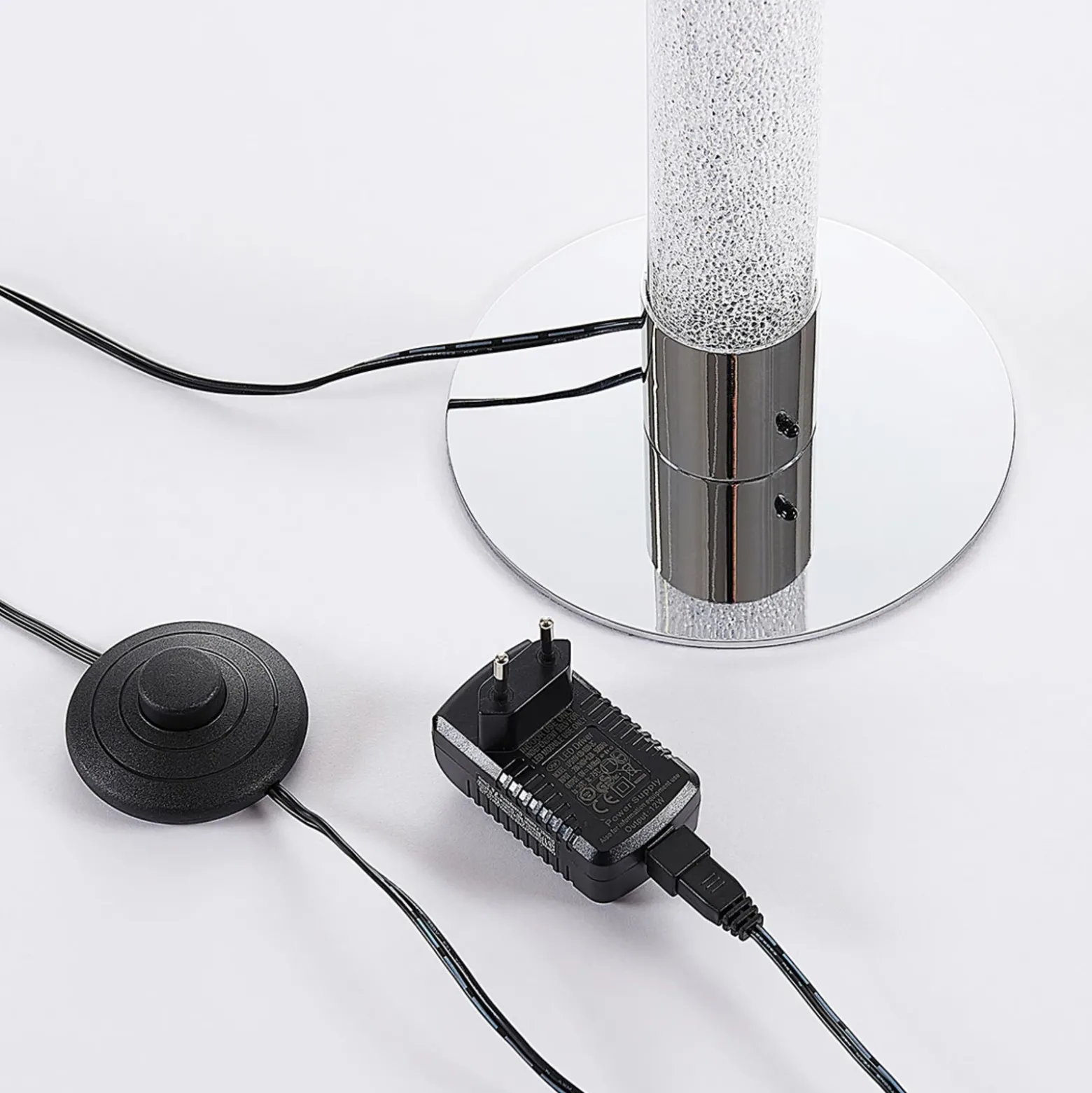 Lindby Lámpara de pie LED Hadis, RGB, control remoto, blanco, 120 cm