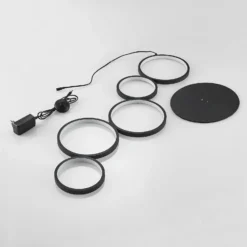 Lindby lámpara de pie LED Jacek, negra, metal, 110 cm, anillos