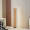 Lindby lámpara de pie LED Romilda, gris, madera, altura 122 cm