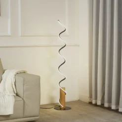 Lindby lámpara de pie LED Spiraali, gris, madera, altura 133 cm