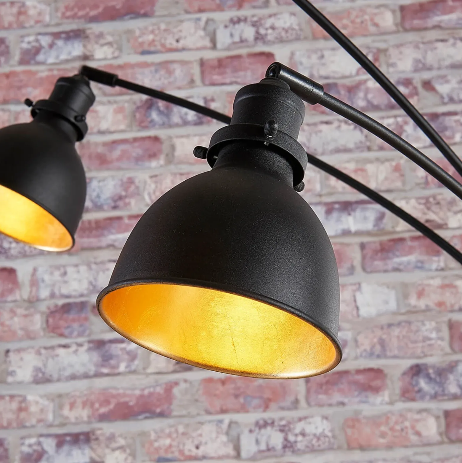 Lindby lámpara de pie Lira, 5 luces, altura 205 cm, negro, dorado
