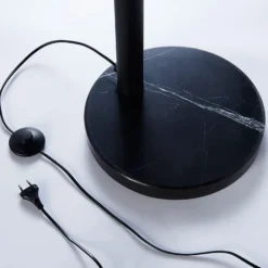 Lindby lámpara de pie Lira, 5 luces, altura 205 cm, negro, dorado