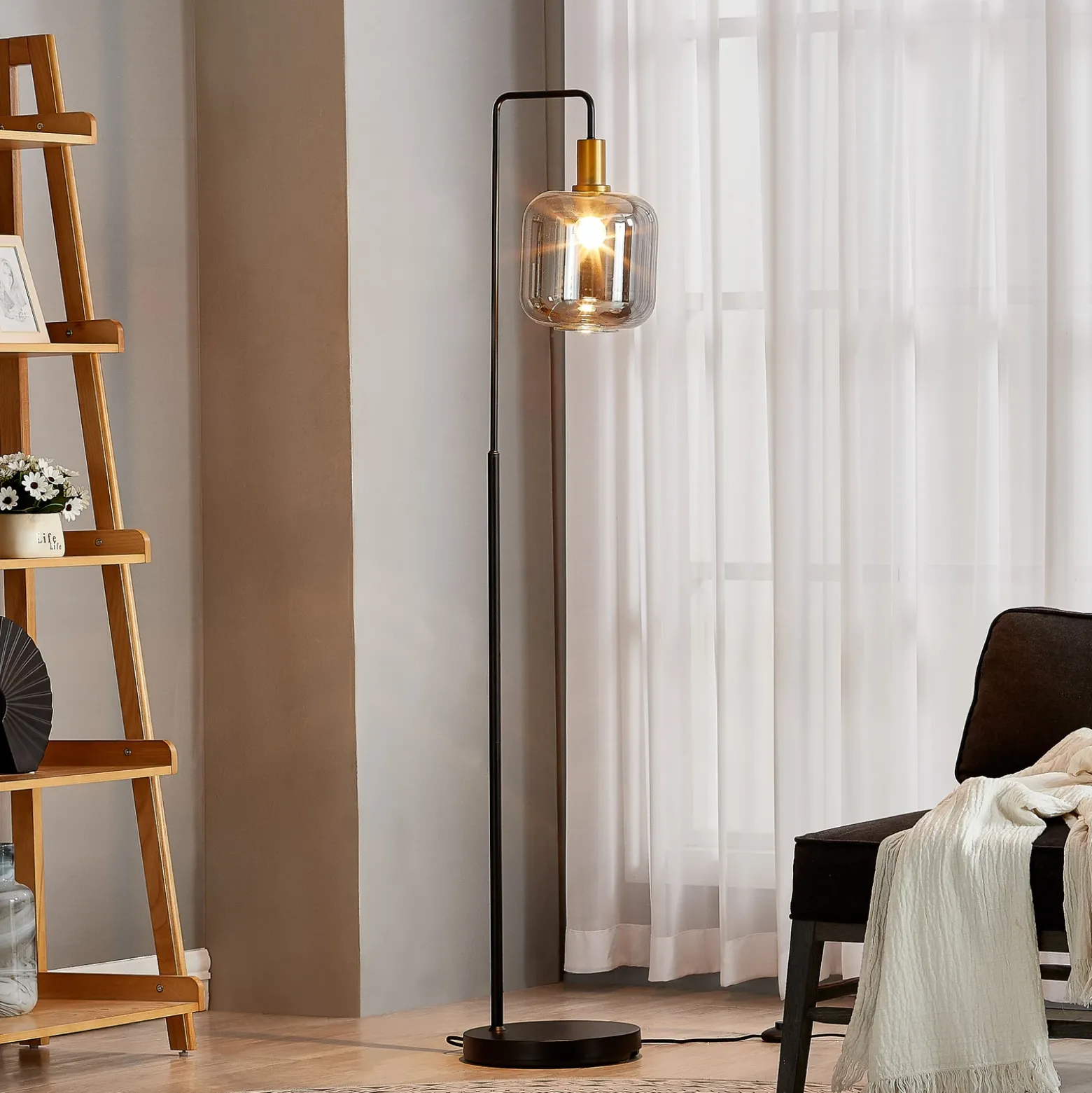 Lindby lámpara de pie Nimbora, 150 cm, negro, cristal, metal