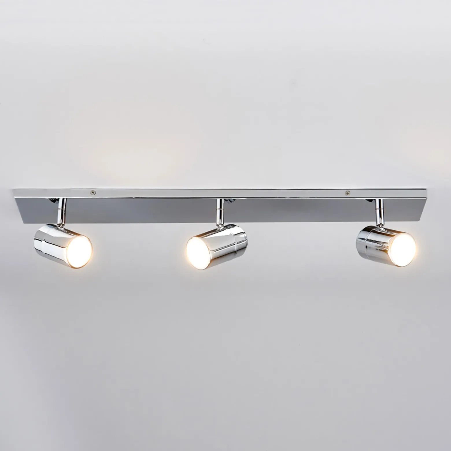 Lindby lámpara de techo para baño Dejan, 65 cm, 3 luces, cromo, IP44