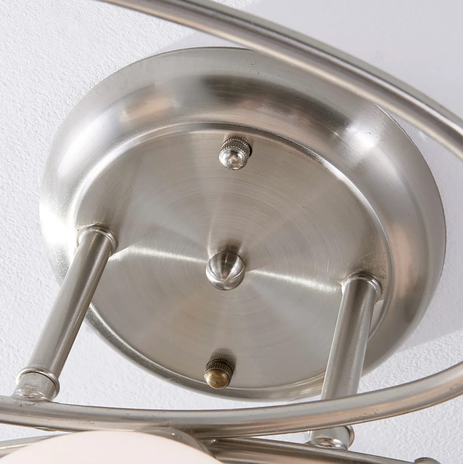 Lindby lámpara de techo Svean, 3 luces, níquel/blanco, cristal, longitud 60 cm