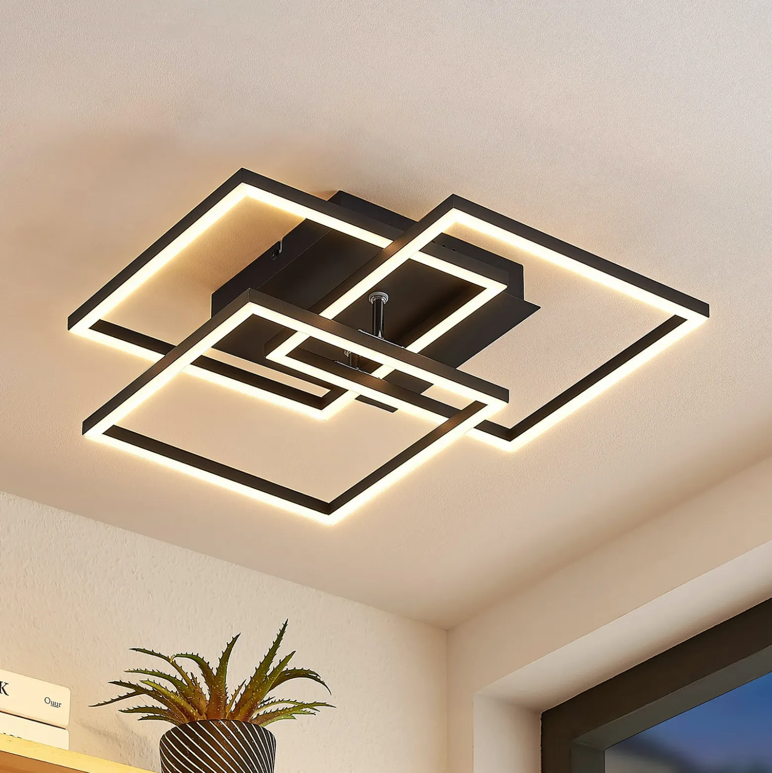 Lindby lámpara LED de techo Quiana, CCT, angular, negro, 42cm