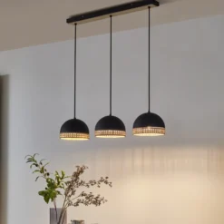 Lindby Lonnaris colgante, ratán, negro, 3 luces