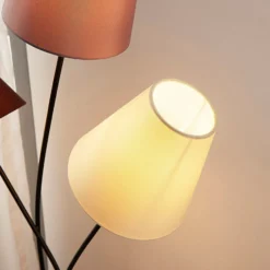 Lindby Melis lámpara de pie, 130 cm, 3 luces, textil