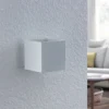 Lindby Mirza aplique de aluminio, angular, blanco