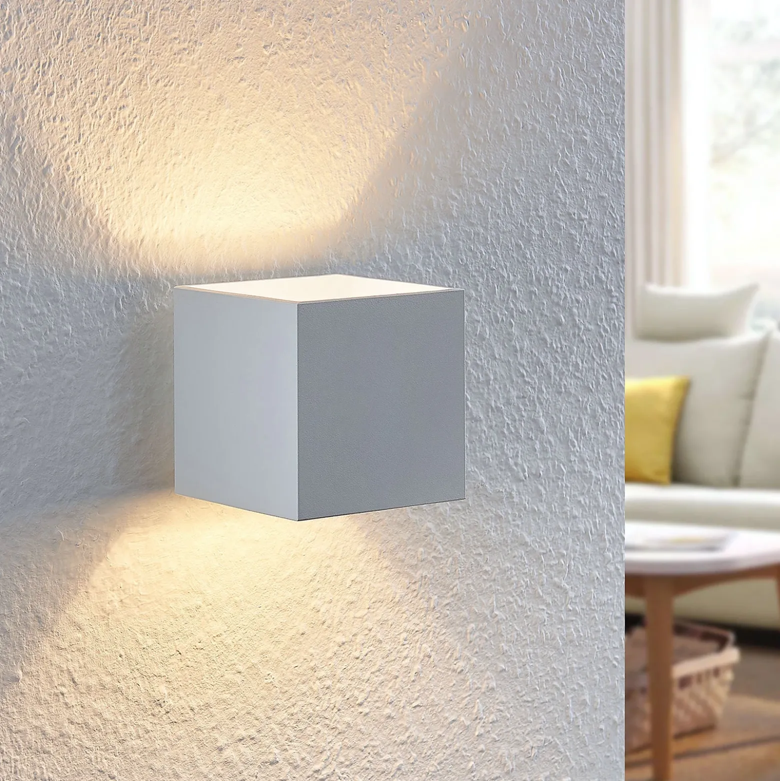 Lindby Mirza aplique de aluminio, angular, blanco