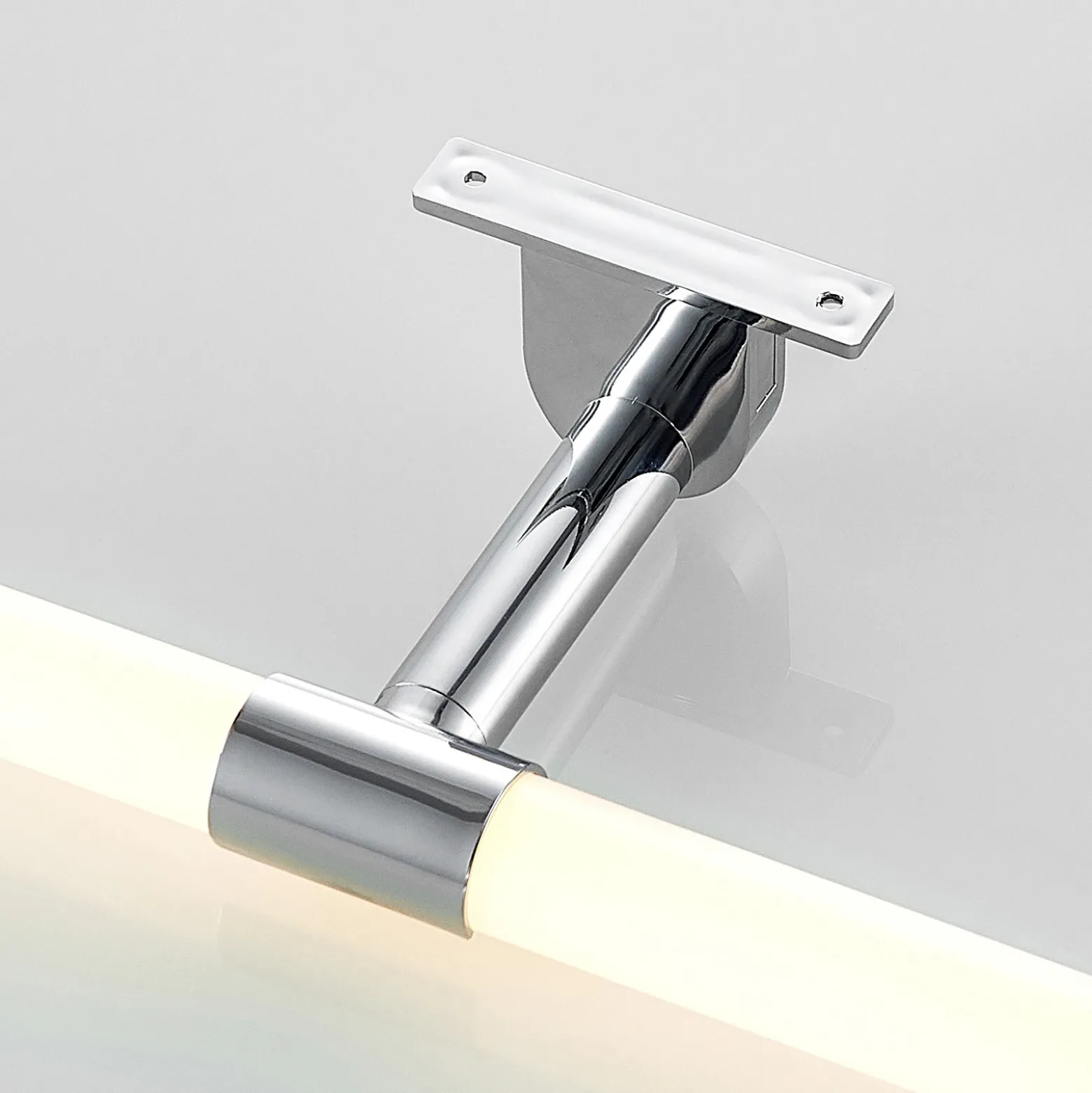 Lindby Naili lámpara de espejo LED, cromo