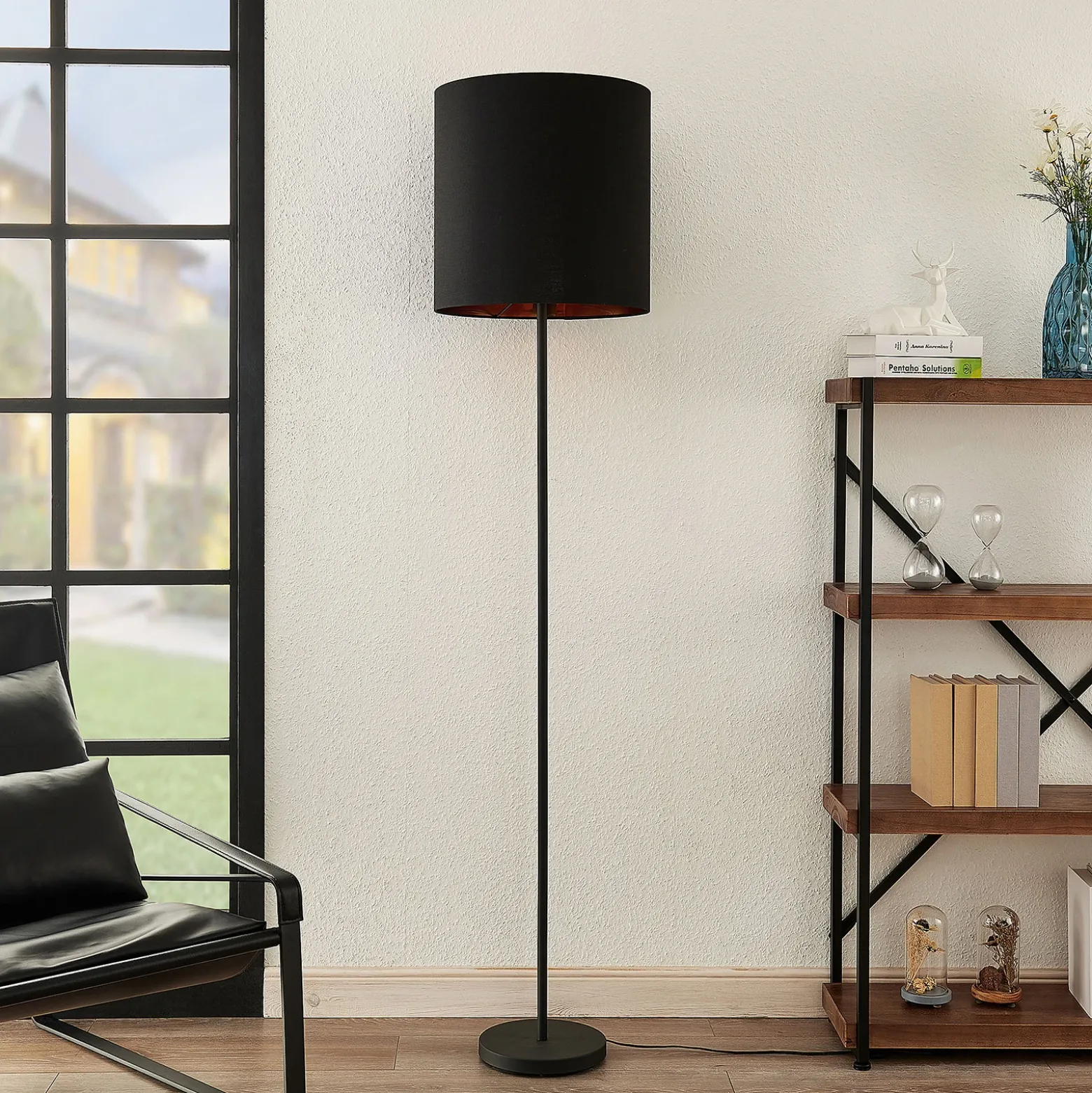 Lindby Nymar lámpara de pie, tela, negro-oro