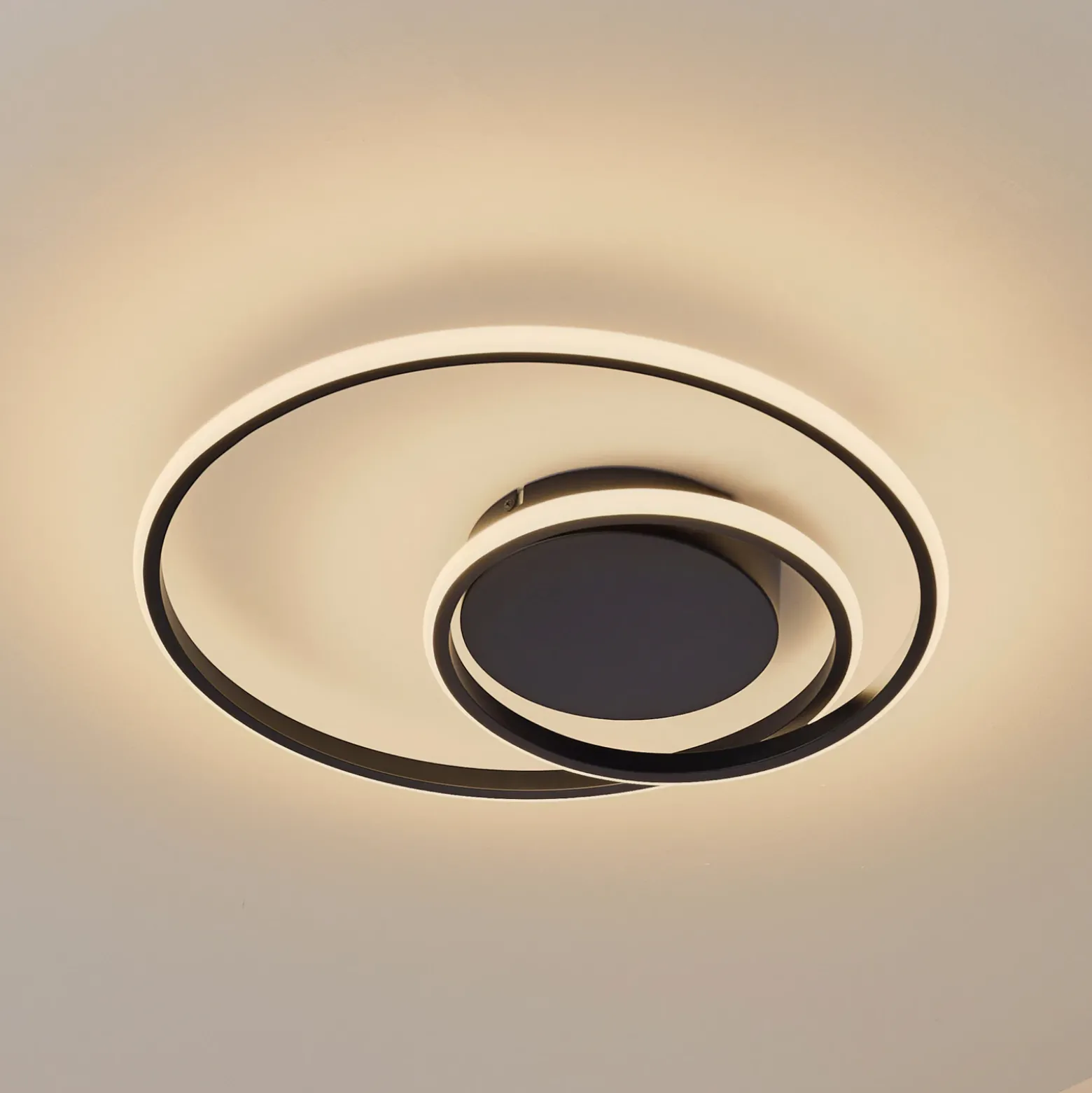 Lindby plafón LED Kyron, negro, aluminio, atenuable, Ø45cm