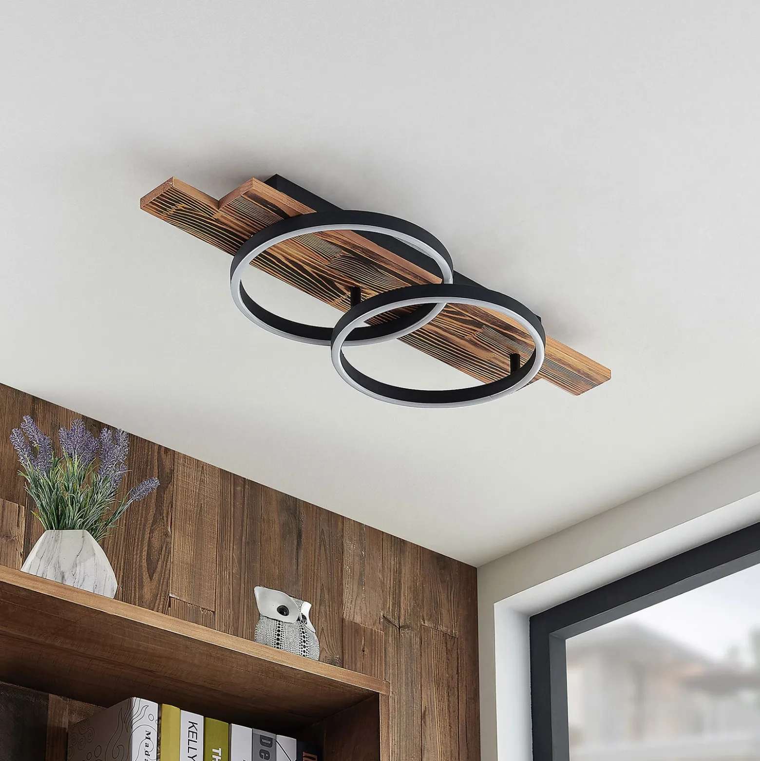 Lindby Plafón LED Sentoa, madera, 75 cm de largo, 3.000 K