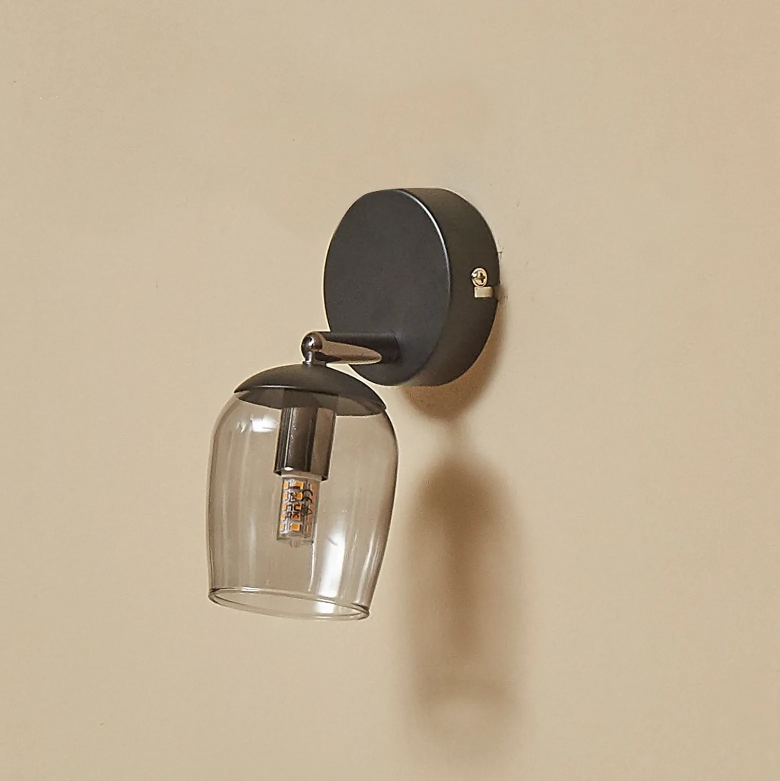 Lindby Spot Katjana, 1 luz, 16,9 cm de altura, cristal ahumado