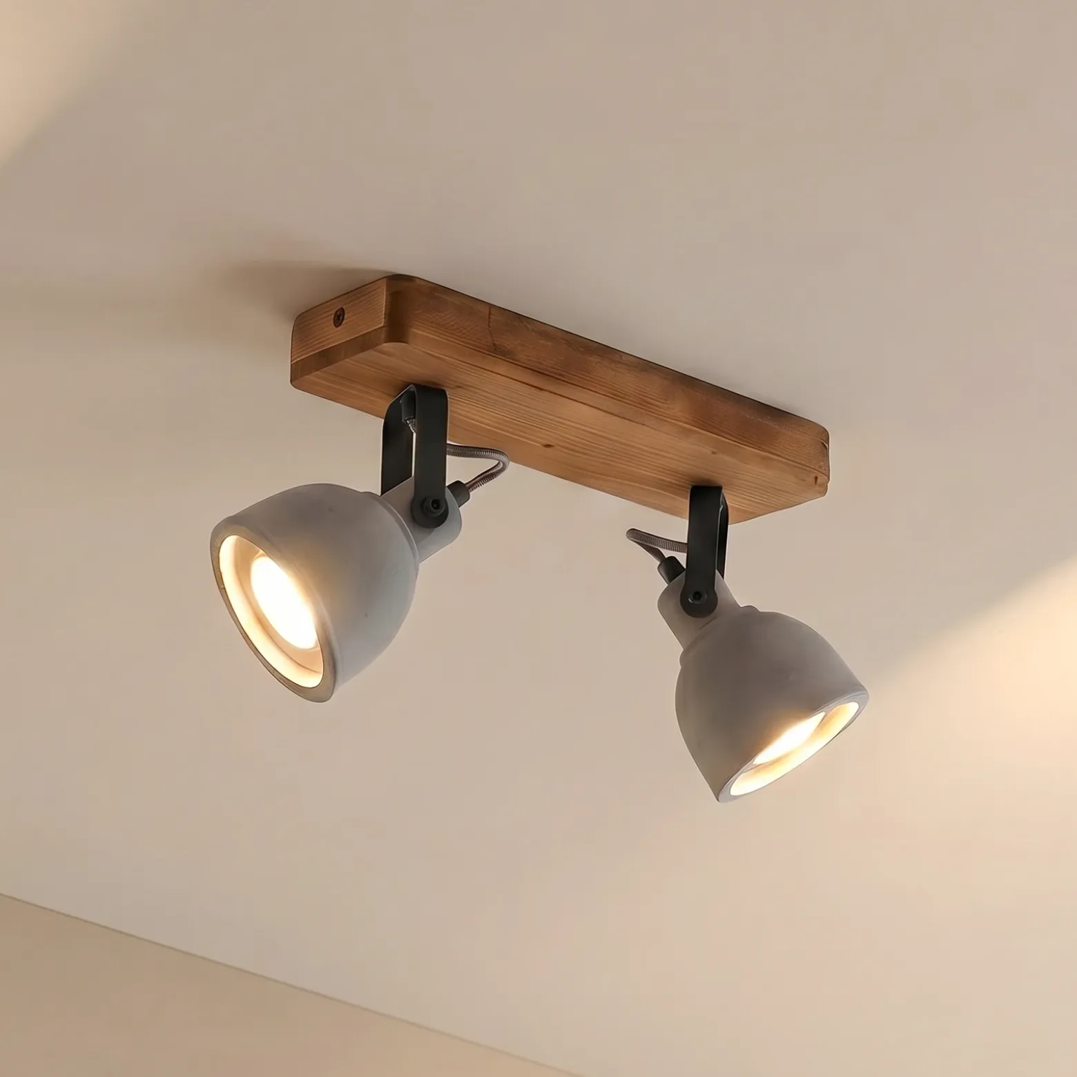 Lindby Spot Mitis, 30 cm, 2 luces, gris, madera, hormigón, GU10