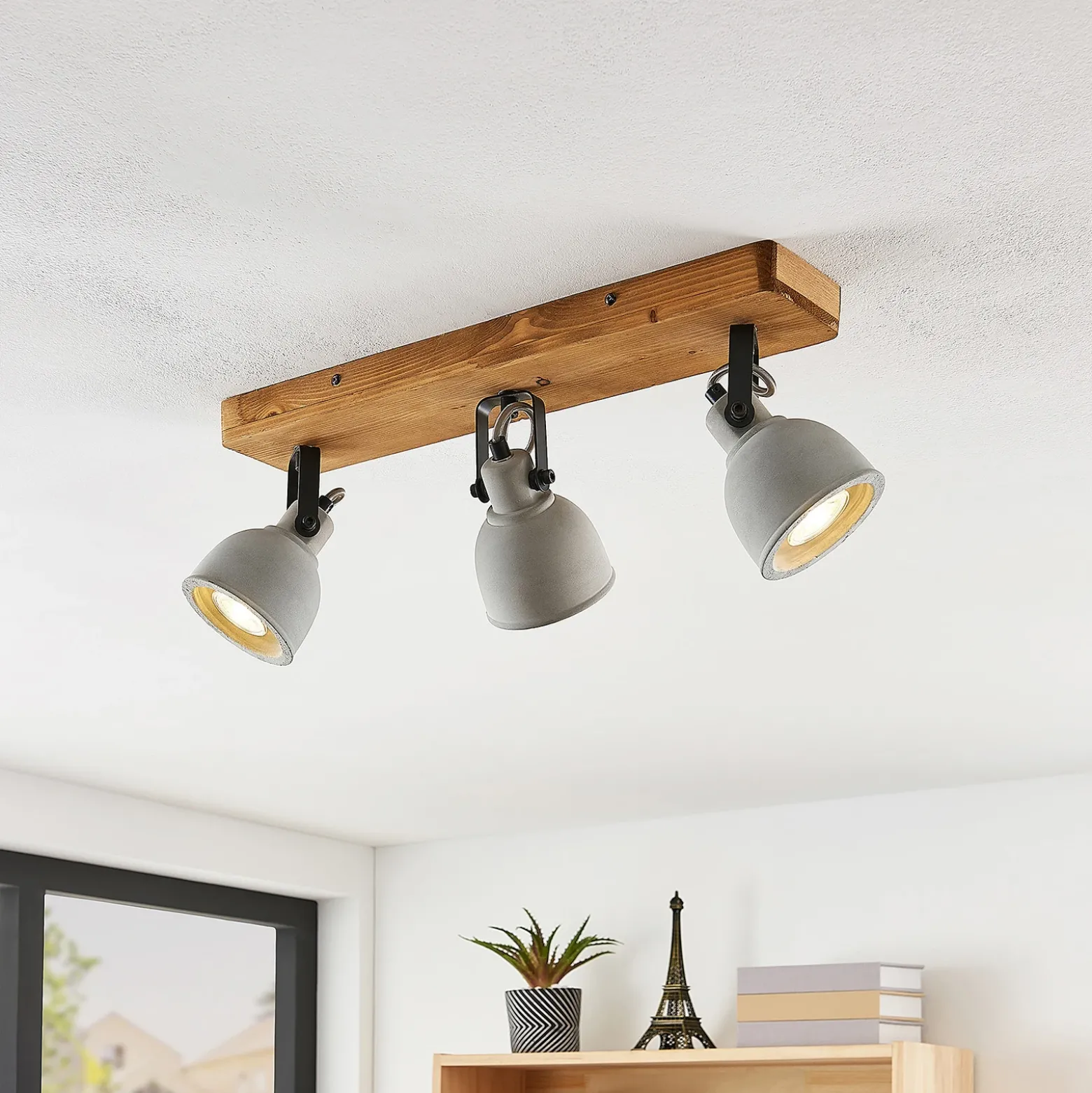 Lindby Spot Mitis, 50 cm, 3 luces, gris, madera, hormigón, GU10