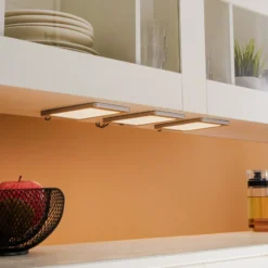 Lindby Svela lámpara LED bajo mueble, 3 ud, plata