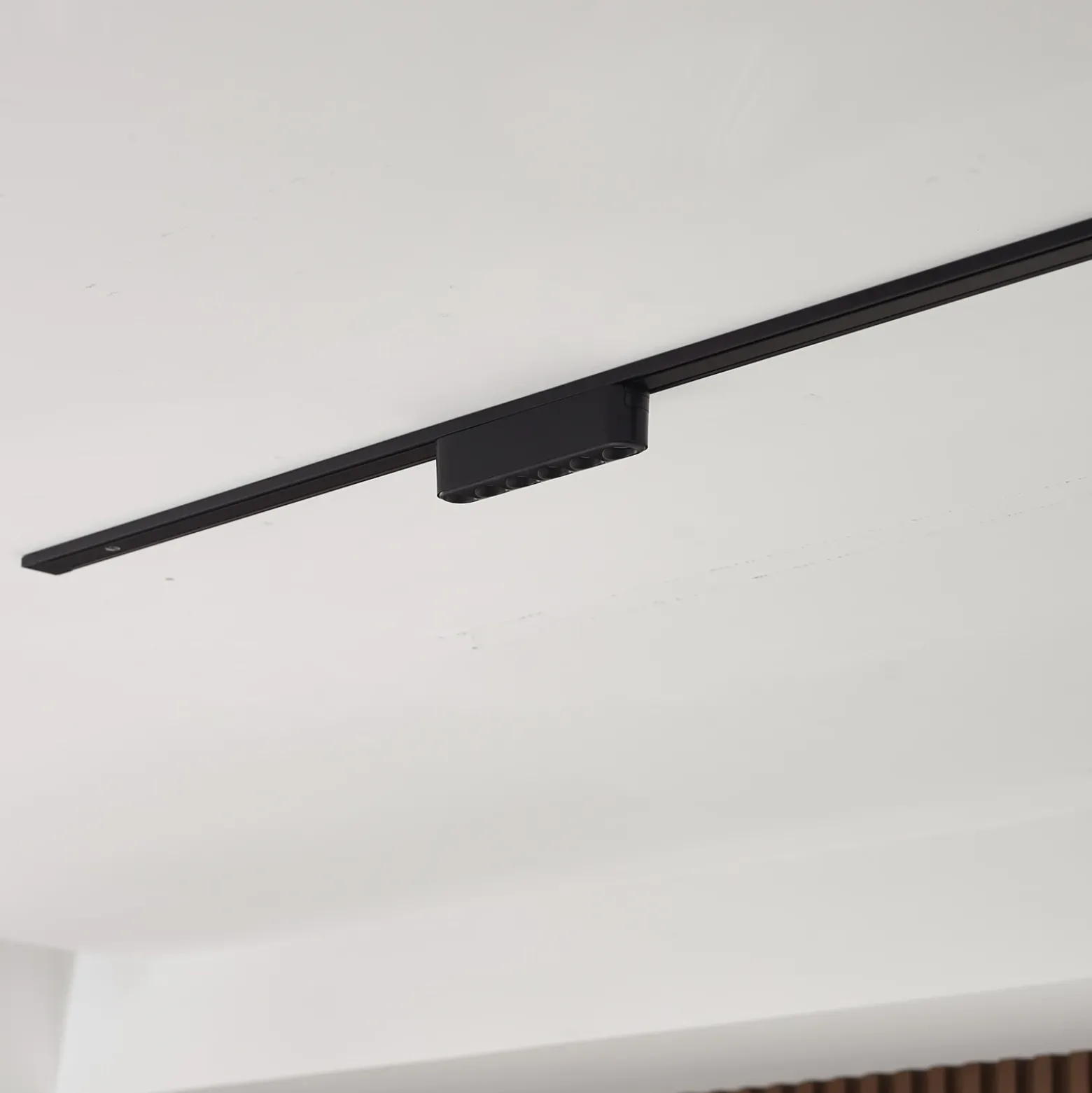 Lindby tira LED 48V Lumaro, negro,6 puntos,2,4cm,atenuable