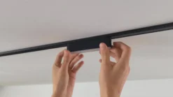Lindby tira LED 48 V Lumaro, negro,5W,plástico,atenuable