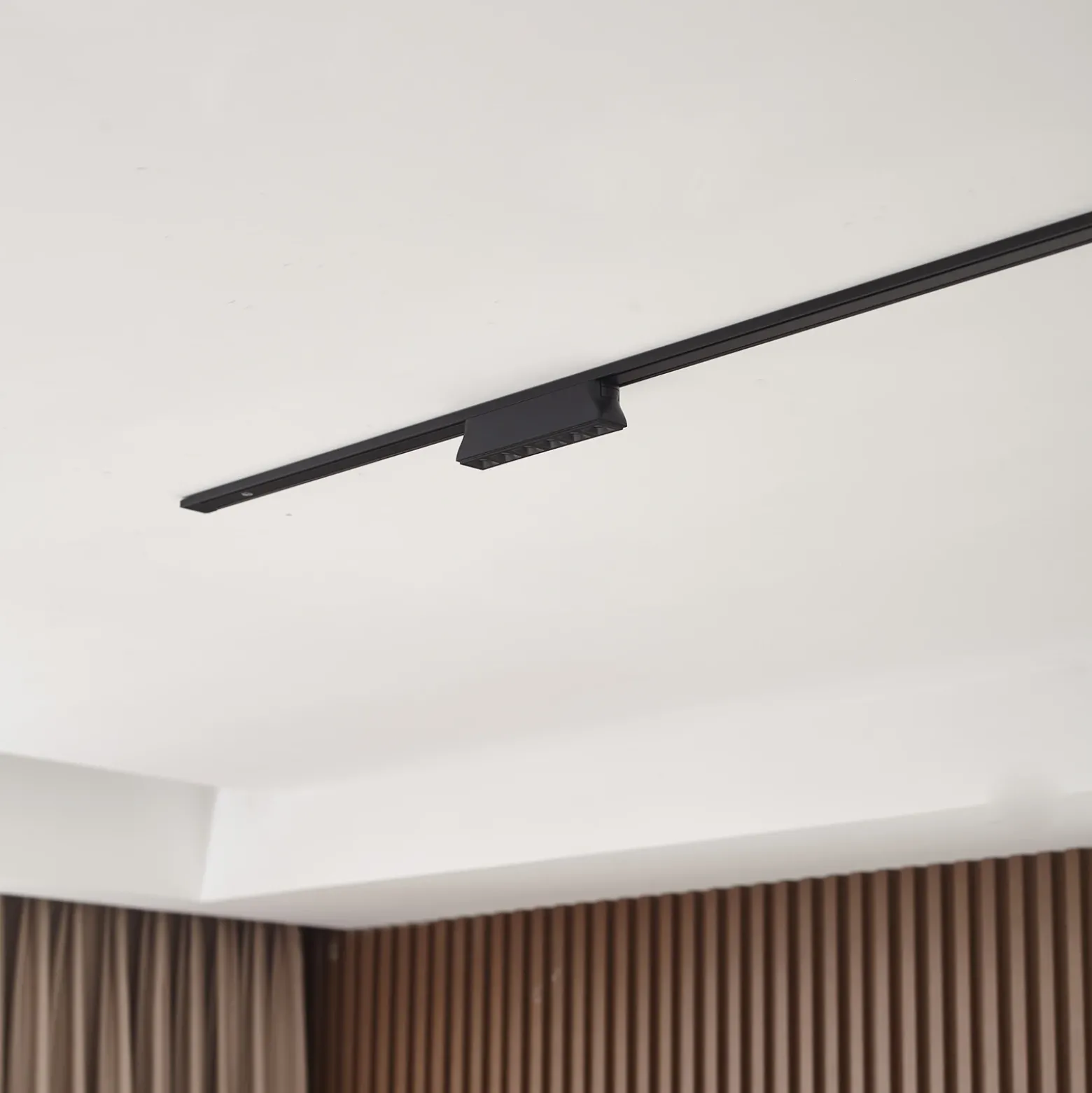 Lindby tira LED 48 V Lumaro,negro,6 puntos,2,5cm,atenuable