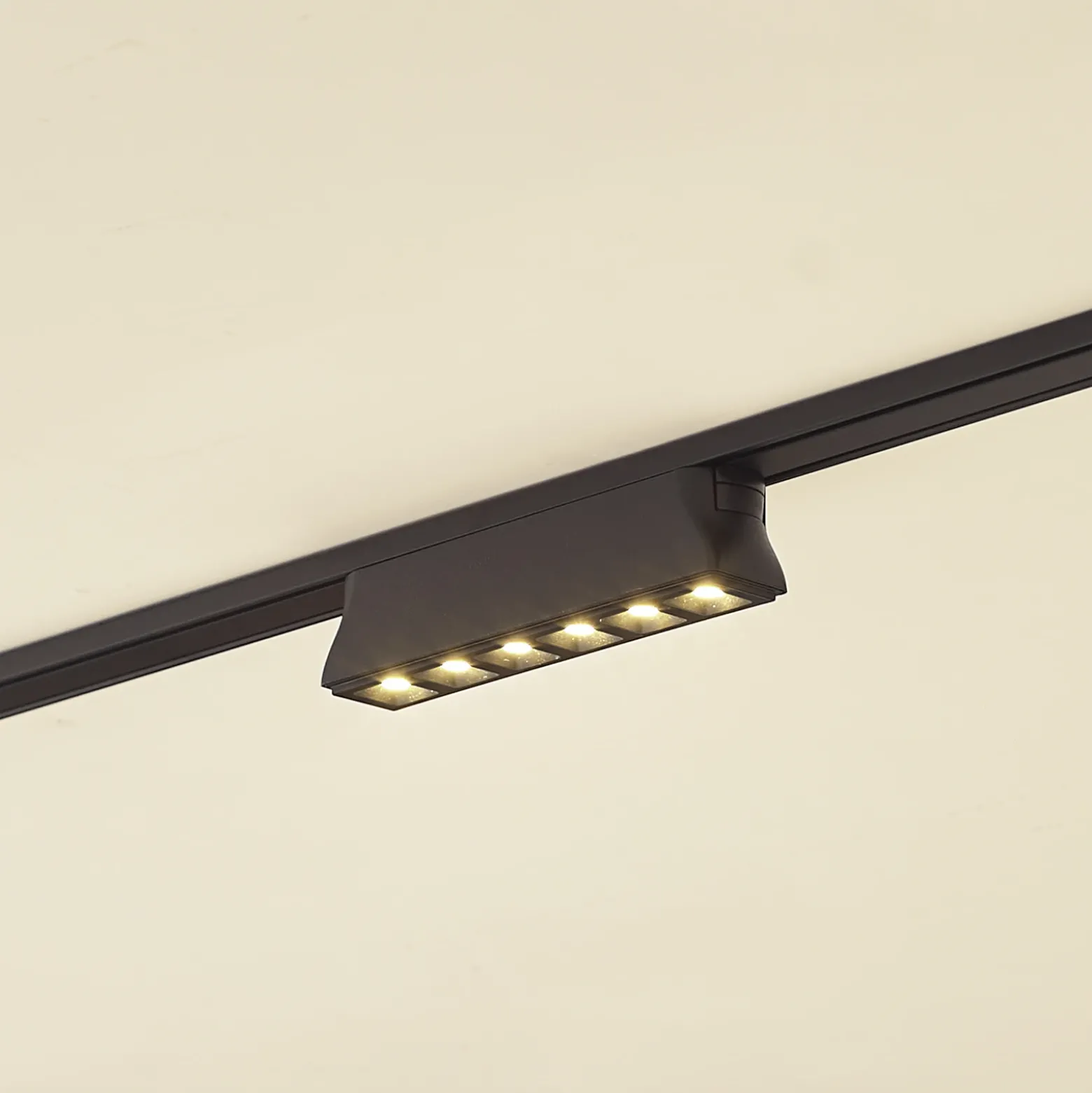 Lindby tira LED 48 V Lumaro,negro,6 puntos,2,5cm,atenuable