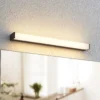 Lindby Ulisan aplique LED de baño, angular 58,8 cm
