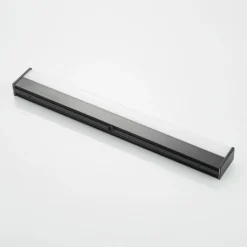 Lindby Ulisan aplique LED de baño, angular 58,8 cm