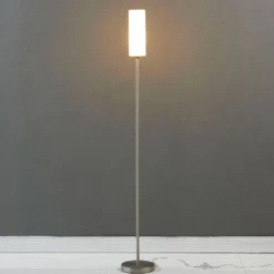 Lindby Vinsta lámpara de pie, altura 153 cm, blanco, cristal, metal