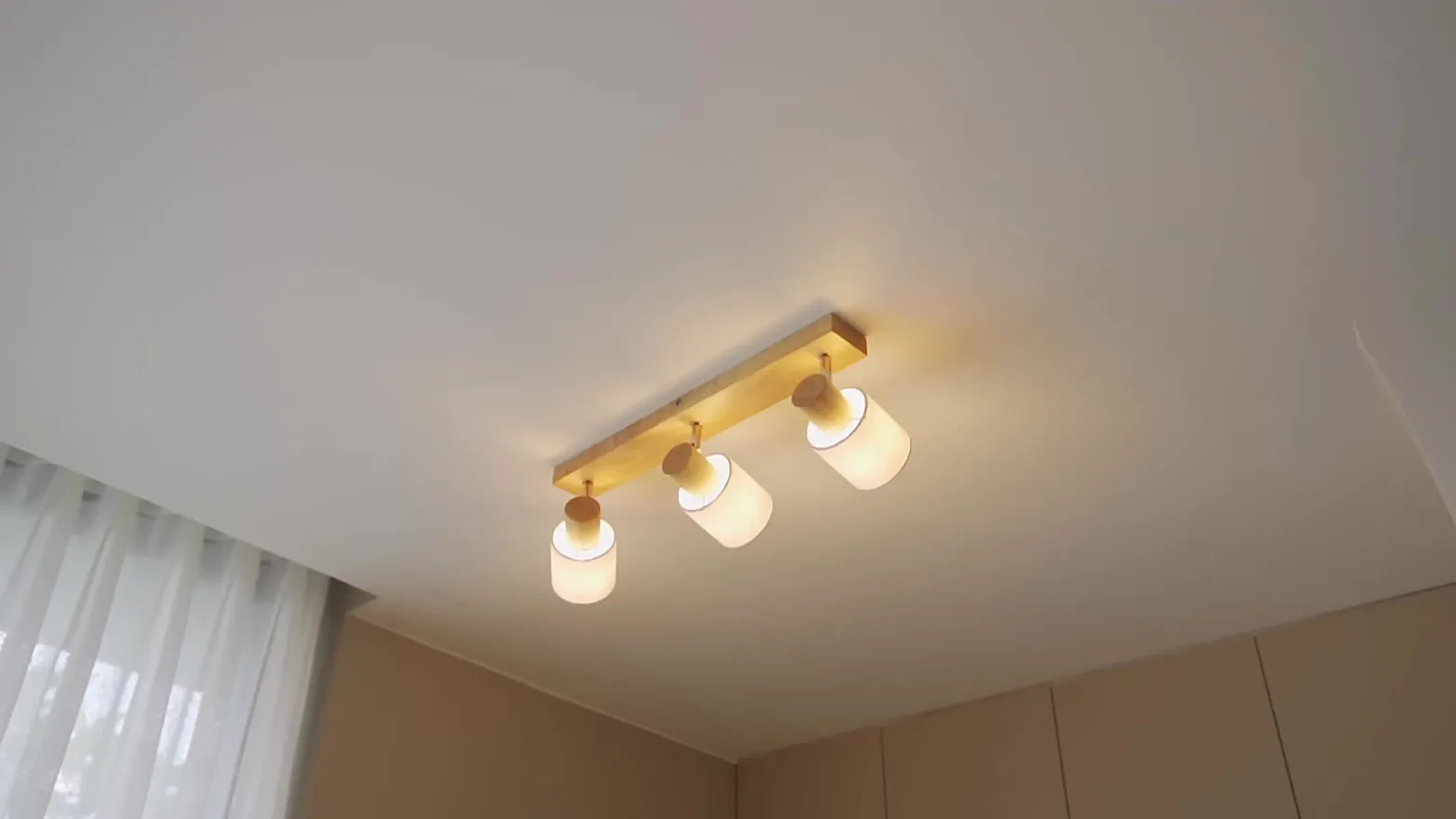 Lindby Wanessa downlight de techo, 47cm, 3 luces, blanco, madera, E14